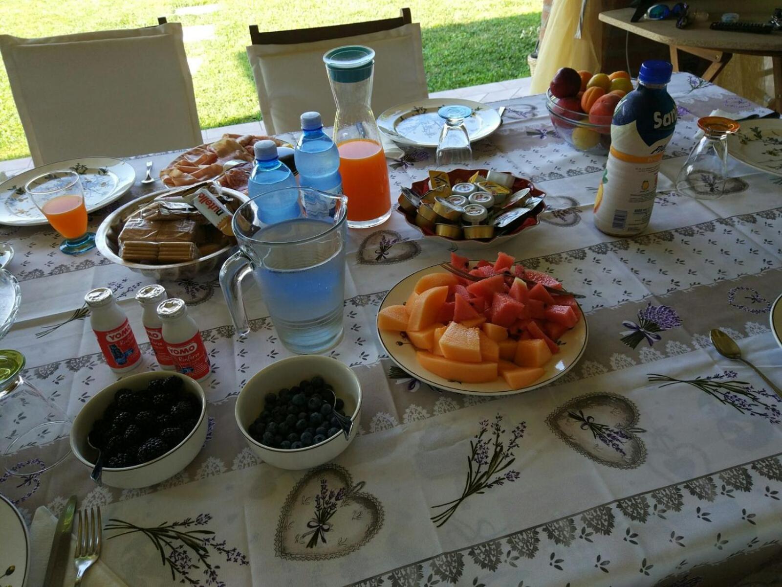 Marinella B&B Cornale Buitenkant foto
