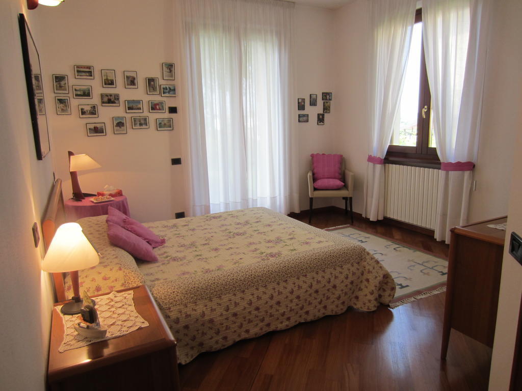 Marinella B&B Cornale Kamer foto