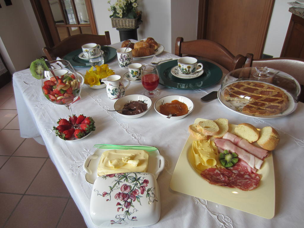 Marinella B&B Cornale Buitenkant foto