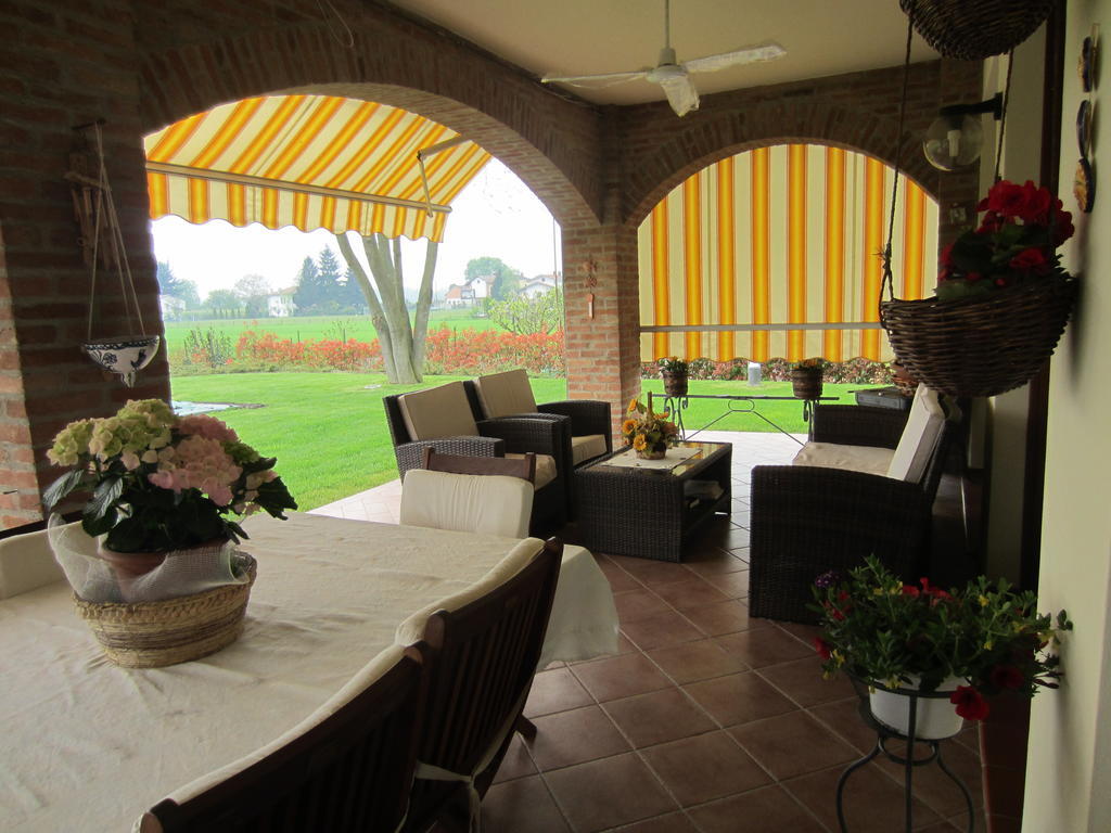 Marinella B&B Cornale Buitenkant foto