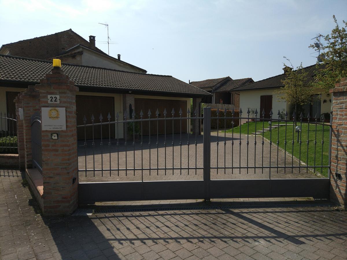 Marinella B&B Cornale Buitenkant foto